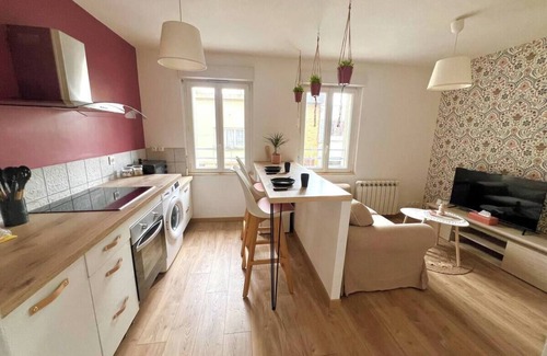 Calais Apartment | L'hibiscus