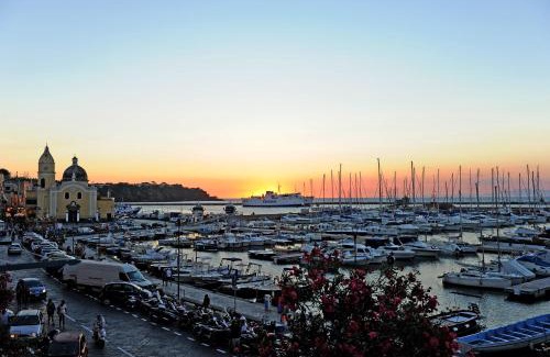 Procida Bed & Breakfast | L'Isola Del Postino Rooms