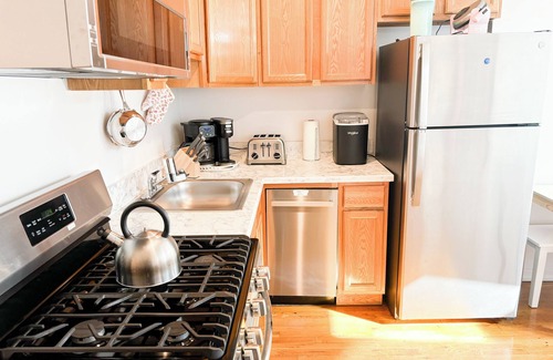 Bedford-Stuyvesant Apartment | 😍L@K!😍 Sunlit Utopia, 3 bedroom in 20ft wide brownstone