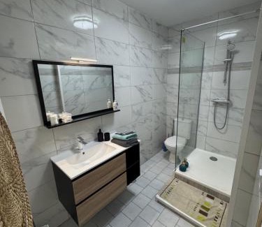 Bagnols-sur-Ceze Apartment | l'oasis bagnolet