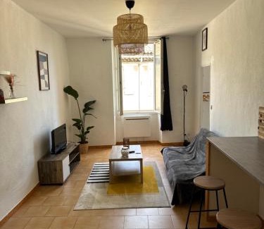 Bagnols-sur-Ceze Apartment | l'oasis bagnolet
