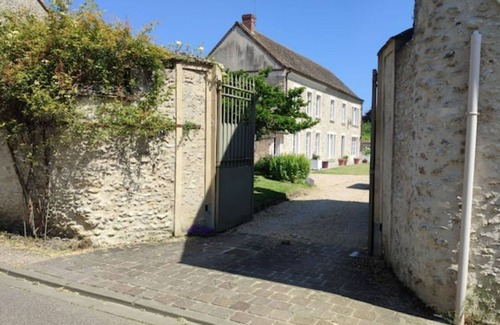 Richebourg House | L'ombre du Tilleul - Gîte Familial