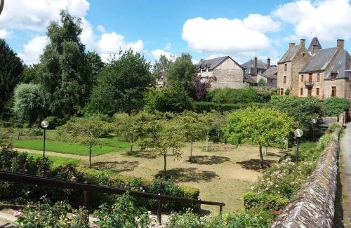 Lassay-les-Chateaux House | L'Orchidée