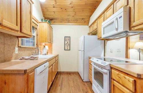 Branson West Cabin | L037, Lazy Pines 2-bedroom cabin; Book Now: 15% Off 3+ Nts SEE DESC. BELOW