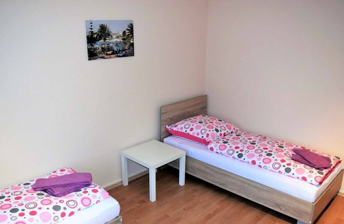 Leverkusen Apartment | L06 beautiful 3 room apartment in Leverkusen Schlebusch with free W-LAN