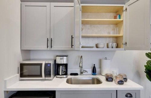 East Stroudsburg Apartment | L212 · The Lack - Queen Suite - A12