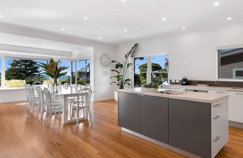 Whale Beach House | LA BALENA by Palm Beach Holiday Rentals