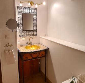 Bagard Apartment | La Bastide de Peyremale, gîtes en Cévennes, piscine, tennis