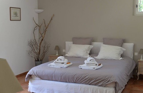 Saint-Marc-Jaumegarde Bed & Breakfast | La Bastide De L'aube Chambre d hôtes