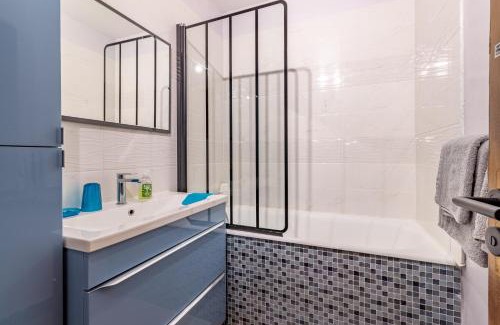 Saint-Andre-les-Vergers Apartment | La Belle De Nuit