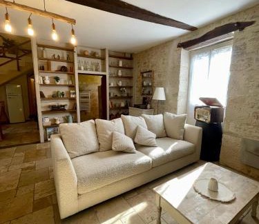 Saint-Aubin-de-Nabirat House | La Borderie de Pierre