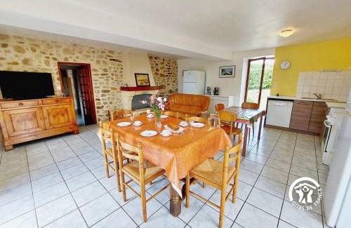 Saint-Ouen-des-Toits House | La Boulaie