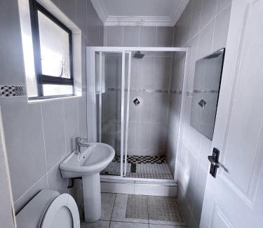 Newcastle Cabin | La Bronze Guest Lodge