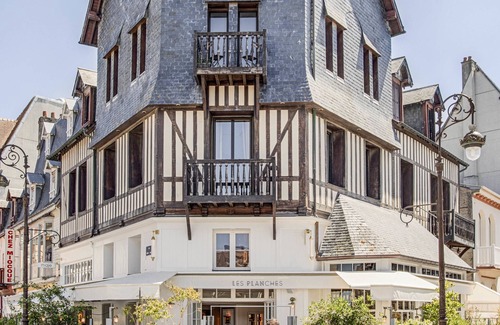 Tourgeville Villa | La Côte Fleurie - 5 Bdr - Garden & Jacuzzi - Tourgéville Plage