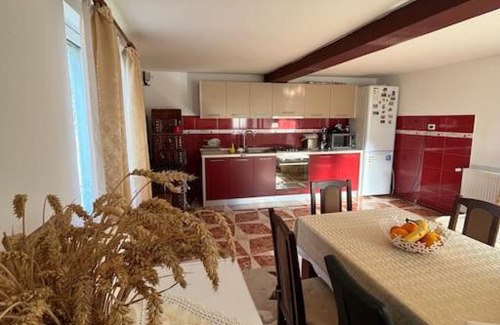 Poiana Marului House | La Căsuță