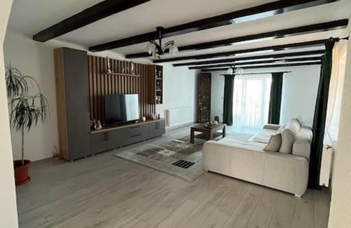 Poiana Marului House | La Căsuță