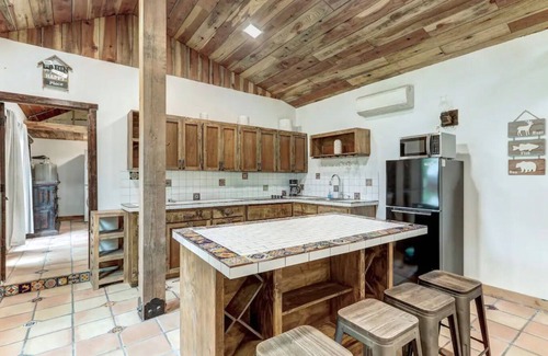 Hutto Cabin | La Cabaña - Kid friendly home by Kalahari Resort.