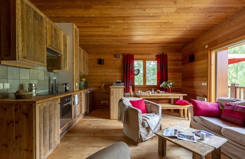 Monetier-les-Bains Apartment | La Cabane of Serre Chevalier, chalet spirit, in Le Monêtier-les-Bains town