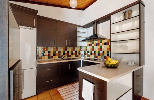 Playa San Juan Villa | 'La Calabacera Casa Amarilla' with Sea View, Shared Pool and Wi-Fi
