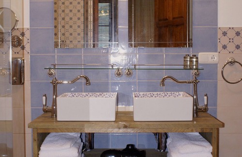 Murchas Bed & Breakfast | La Cañota Superior King Room Adults Only, bedroom and ensuite bathroom and WIFI