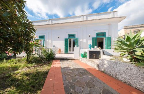 Lipari Historic Centre Villa | La Casa Bianca