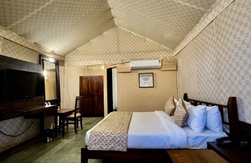 Palsana Hotel | LA CASA. CLUB & RESORT