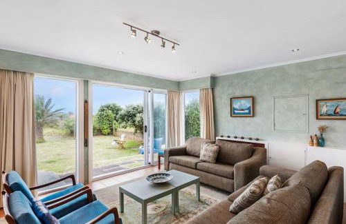 Waikanae House | La Casa de la Playa - Beachfront Waikanae Home