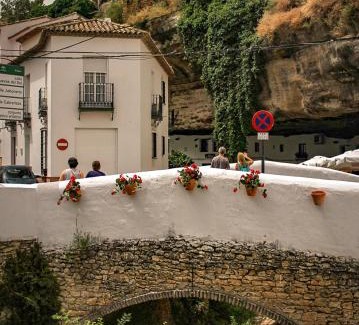 Setenil de las Bodegas Apartment | La Casa Del Rio
