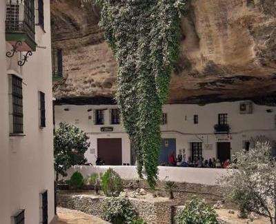 Setenil de las Bodegas Apartment | La Casa Del Rio