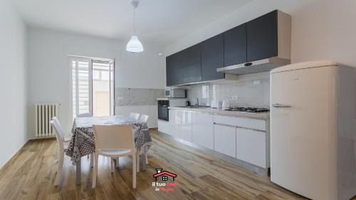 Bitonto Apartment | La CASA di VALE BnB,Box,patio,9min airport,Beaches