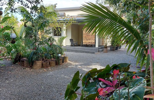 Saint-Andre House | La Case Floria2 - Holiday home in an exotic garden