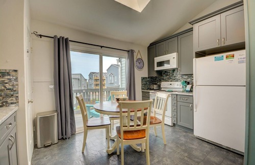 Sneads Ferry House | "La Casita de Playa" - Shipwatch II Oceanfront Townhome - Community Pool