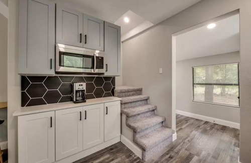 Denton House | La Casita - Modern cozy comfort home near Downtown, Dog friendly, UNT TWU