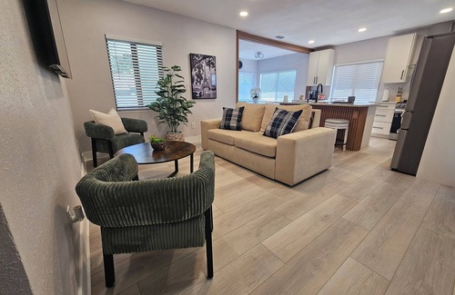 Tampa Heights House | "La Casita" Modern Tampa Heights Retreat Minutes to Downtown & Armature Works