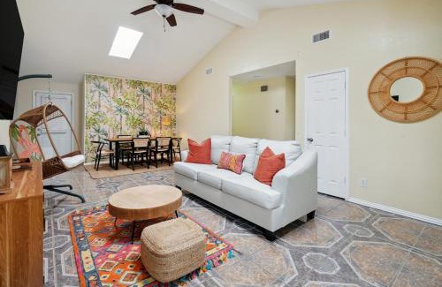 Euless House | La Casita - Pool, Patio, Pacman!