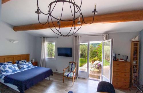 Ventabren Bed & Breakfast | la chamade grande chambre B&B indépendante