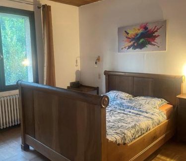 Hopitaux-Facultes House | La chambre en bois de chez Antoine