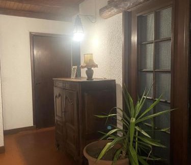 Hopitaux-Facultes House | La chambre en bois de chez Antoine