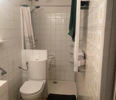 Hopitaux-Facultes House | La chambre en bois de chez Antoine