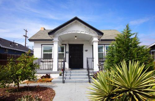 Leimert Park House | LA Charming Bungalow