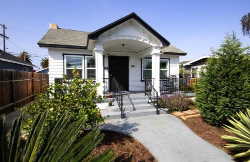 Leimert Park House | LA Charming Bungalow