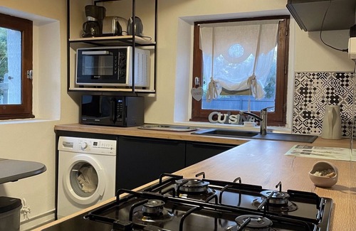 Saint-Andre-des-Eaux Cottage | La Chaumière Anouck in the Parc de Brière.