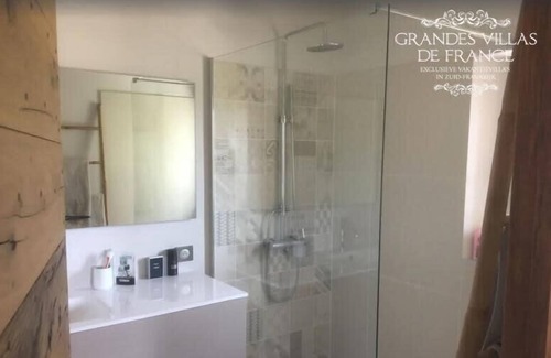 Eyragues Villa | La Chouette Summary: