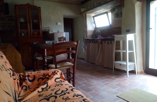 Montelovesco Apartment | La Collina degli Ulivi (Short Lets/Summer Rentals): Cotoneaster Apartment