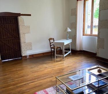 Montbron Bed & Breakfast | La Colline aux Licornes