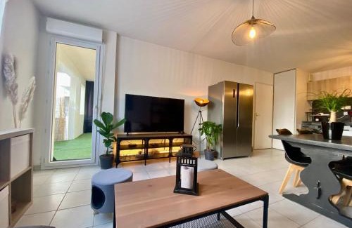 Poitiers Apartment | La Coquille: bright, cozy, 3 min from Parc Expo