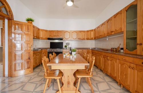 Pozzo Faceto House | La Corte con Vista - with Terrace & Parking