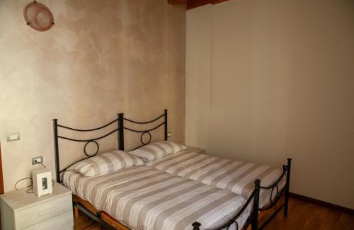 Alzano Lombardo House | La Corte Salesiana - guest house - piano terra