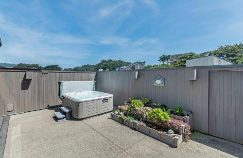Sea Ranch House | La Costiera Ocean & Bluff Views With Hot Tub