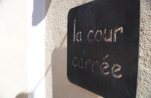 Rustrel Bed & Breakfast | La Cour Carrée